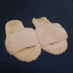 Ugg pink fluff flip flops slippers
